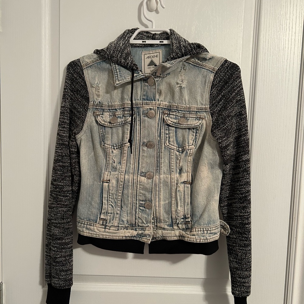 Ardene Women's grey Denim Jacket with Black Sleeves